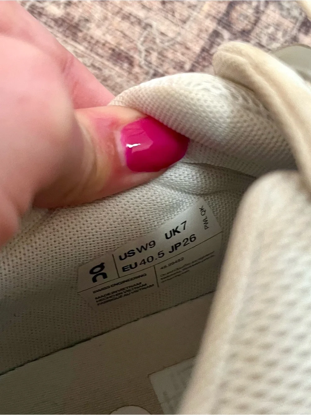 On THE ROGER Advantage size 9